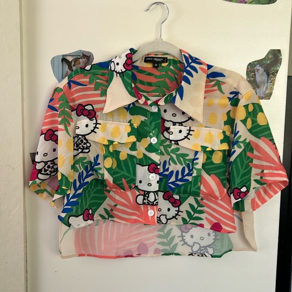 Cropped Hello Kitty Tropical shirt
